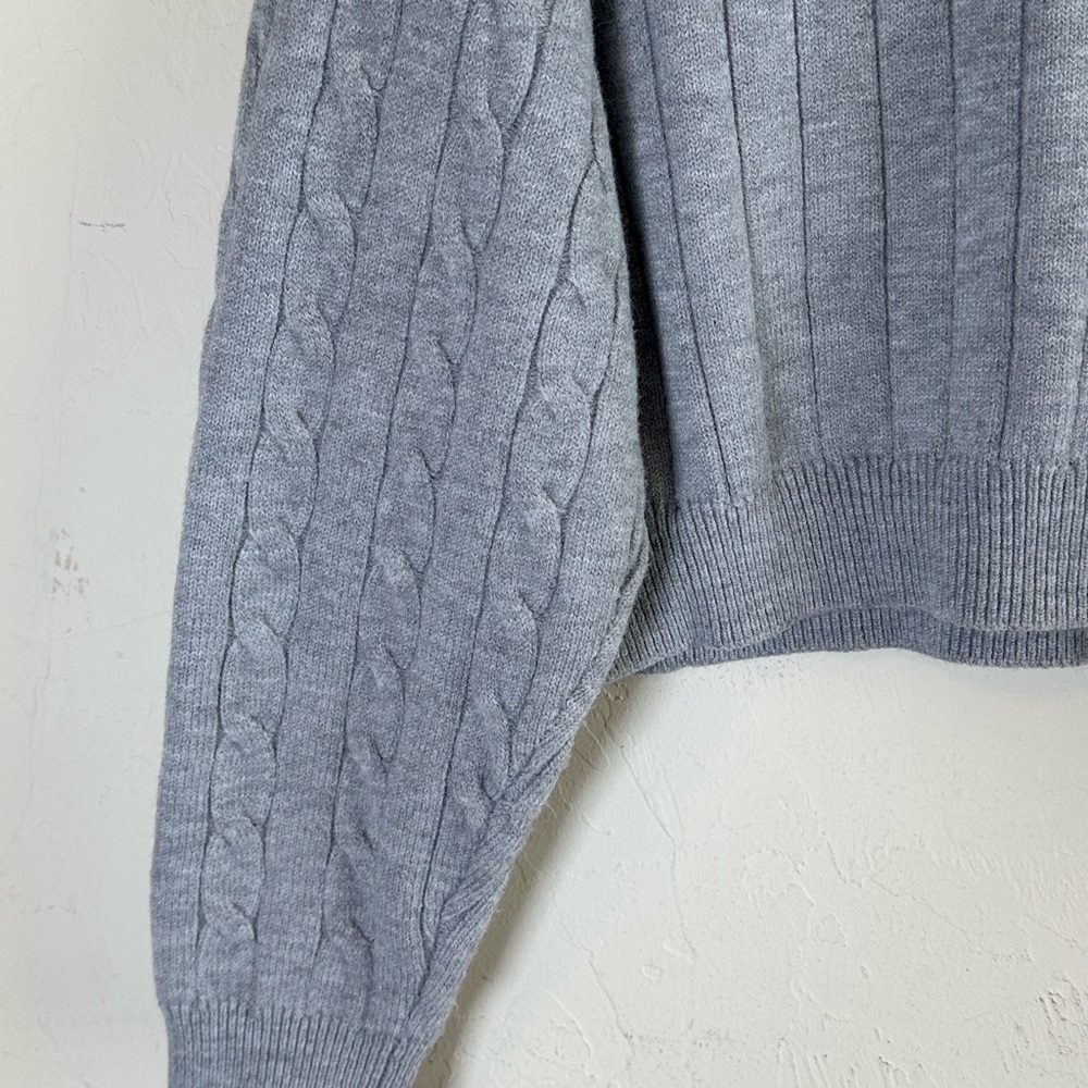 Cozy and Soft V-Neck Cable Knit Cropped Light Grey Sweater Sz M - Picture 6 of 8